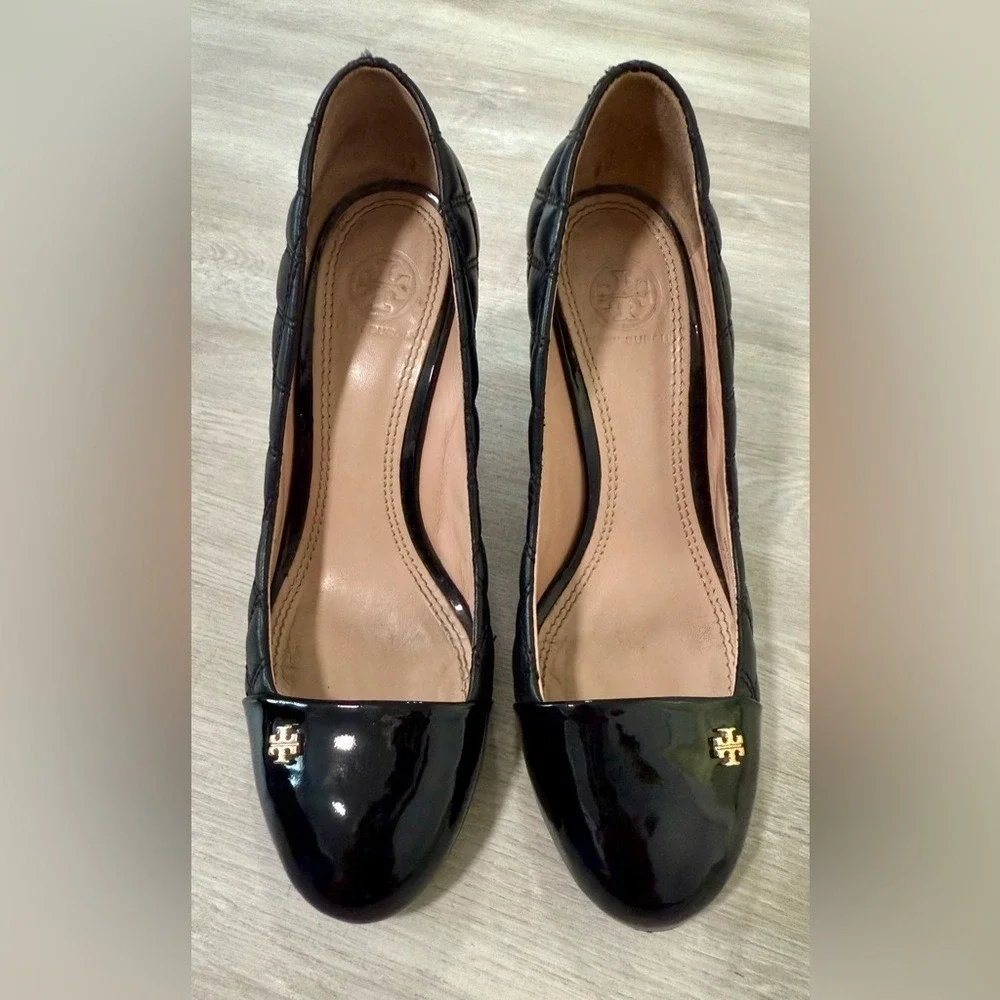 Tory Burch Black Quilted Patent Toe Wedge Pumps Women's Shoes sz 7.5